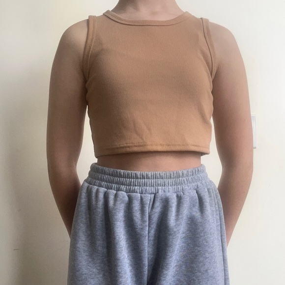Ribbed creamy beige crop top. Only been worn once. dose not have the tag. - Picture 2 of 6